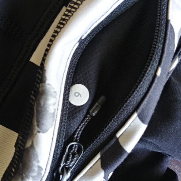 lululemon Inspire Crop Black Floral Brisk Bloom 6 - Picture 8 of 8